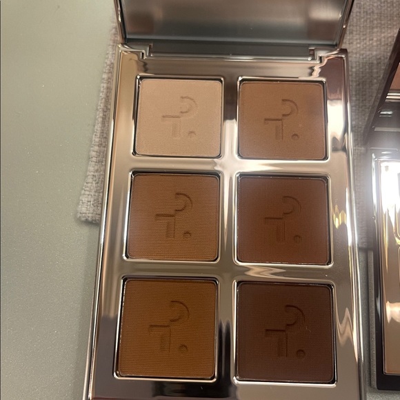 Charlotte Tilbury Makeup Brush Set with Eyeshadow Palette - Picture 3 of 7